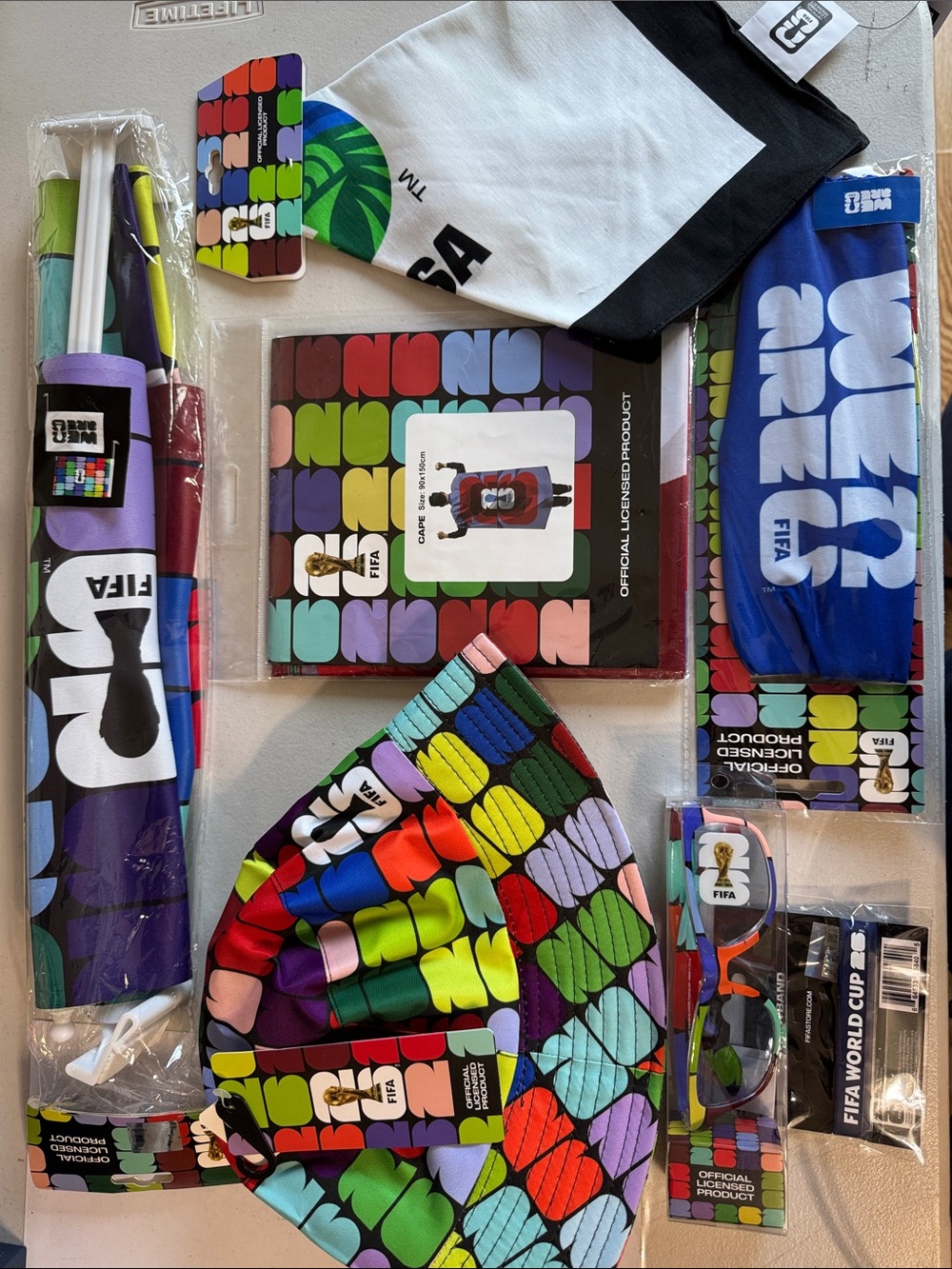 FIFA Multicolor Men's Bucket Hat and Accessories Set